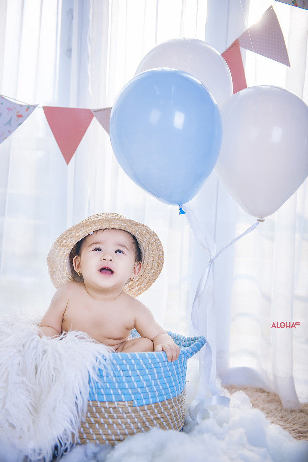 album ảnh bé thỏ con chiên bánh